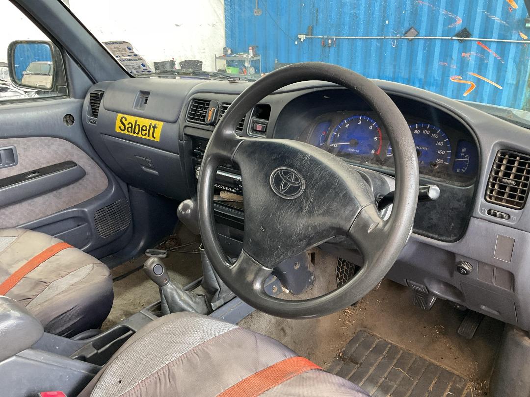 Photo '28' of Toyota Hilux TD SR5 D/C Photo '28' of Toyota Hilux TD SR5 D/C