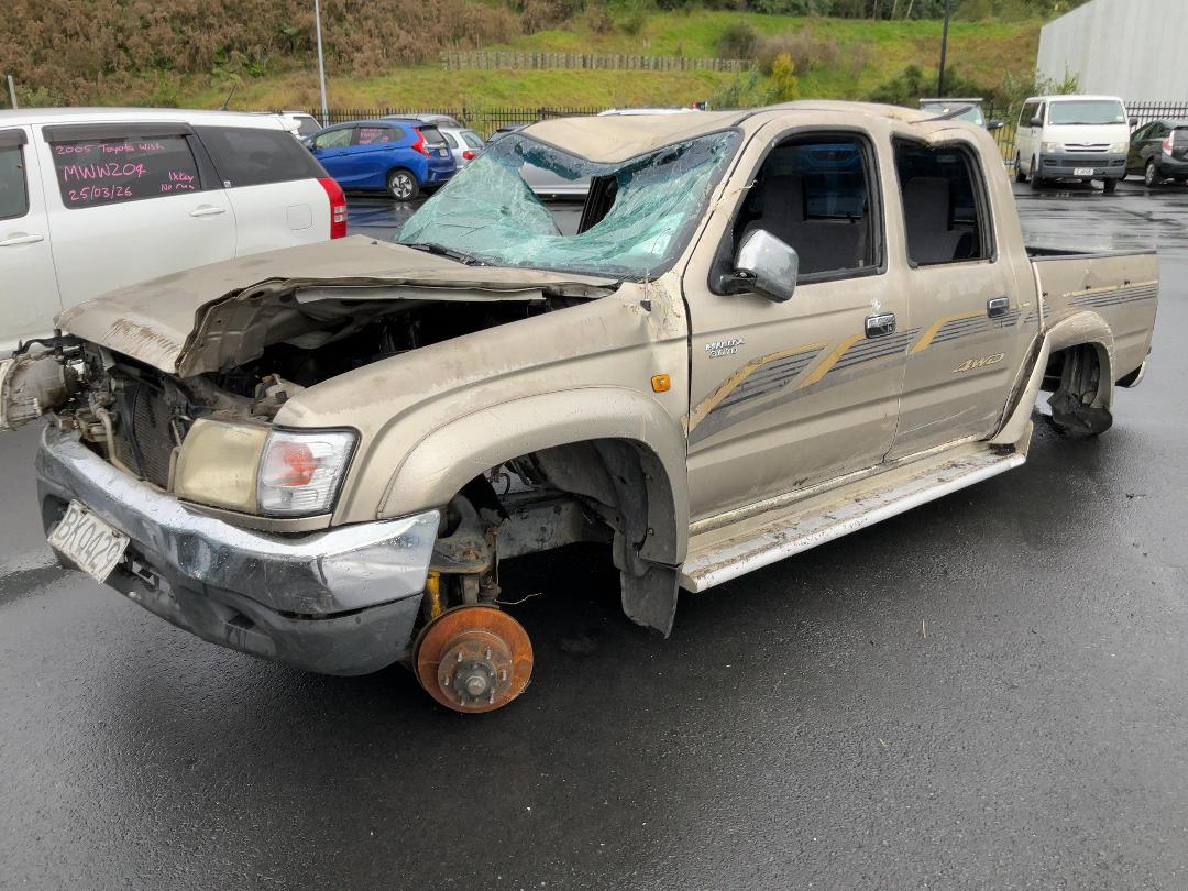 Photo '3' of Toyota Hilux TD SR5 D/C