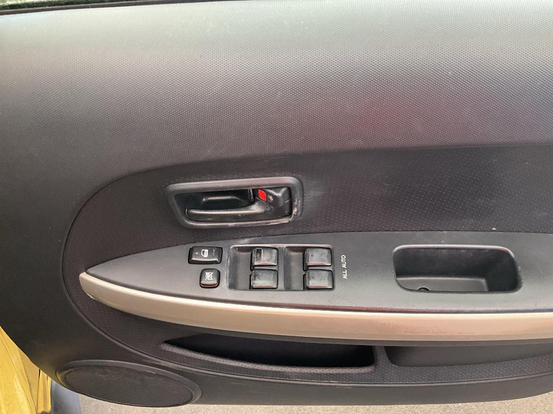 Photo '9' of Toyota IST Photo '9' of Toyota IST