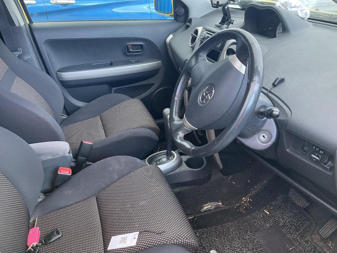 Photo '8' of Toyota IST Photo '8' of Toyota IST