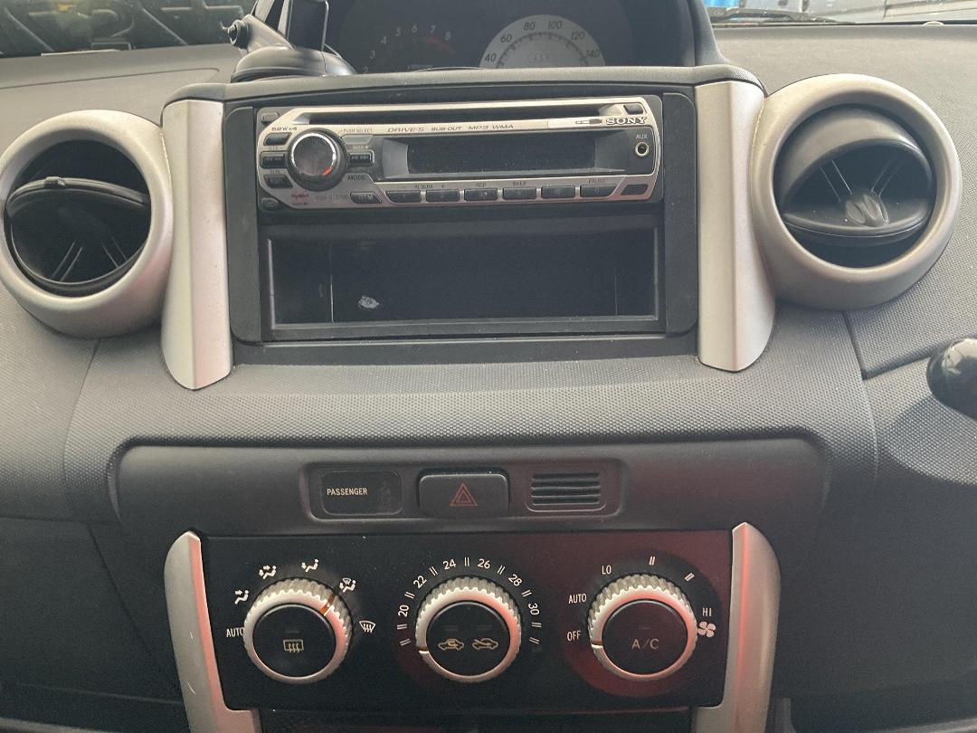 Photo '10' of Toyota IST Photo '10' of Toyota IST