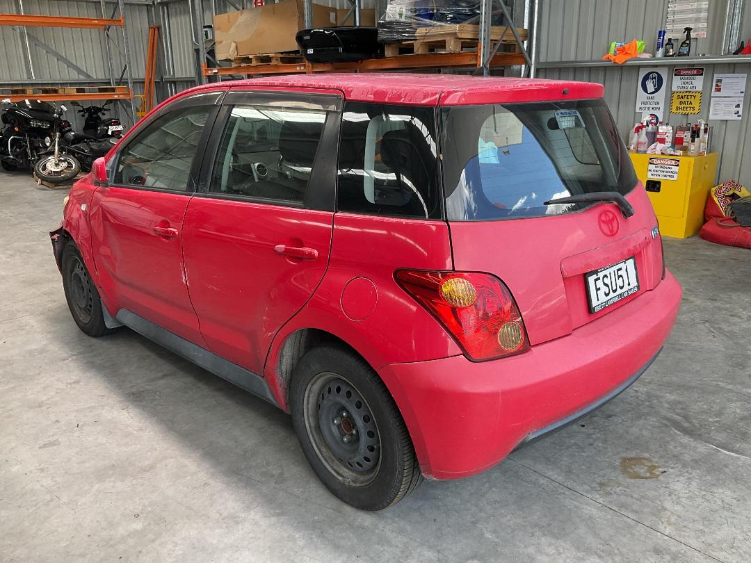 Photo '3' of Toyota IST Photo '3' of Toyota IST