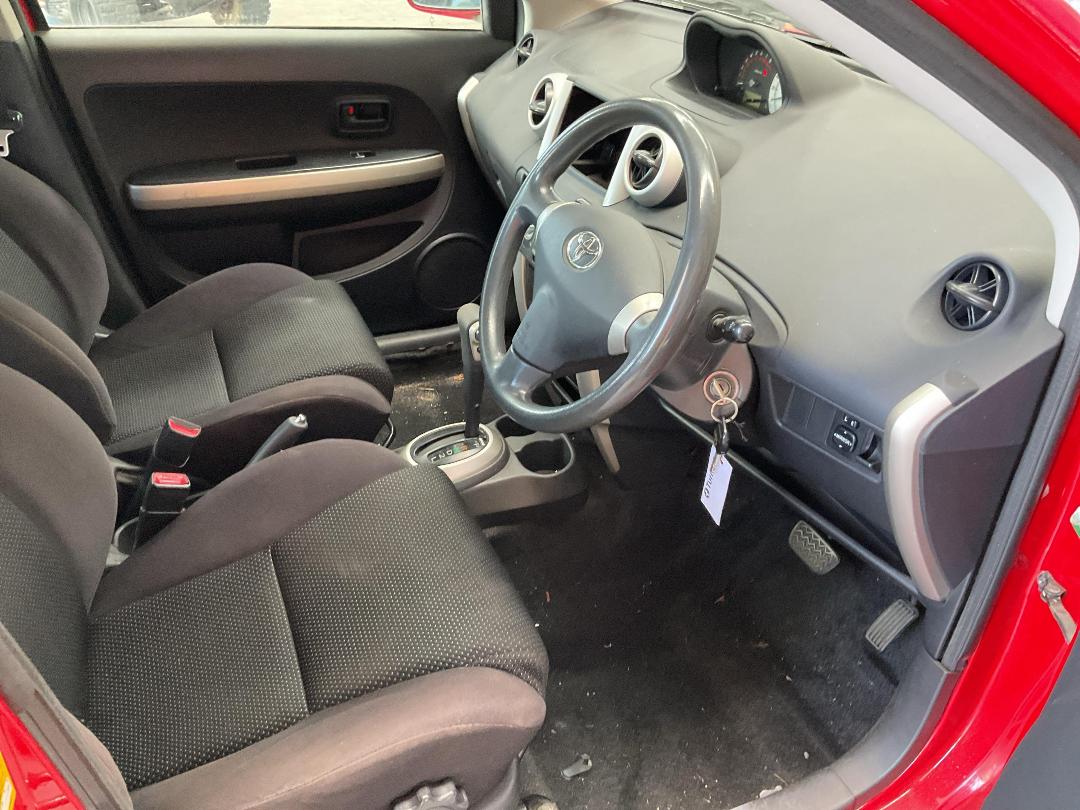 Photo '17' of Toyota IST Photo '17' of Toyota IST