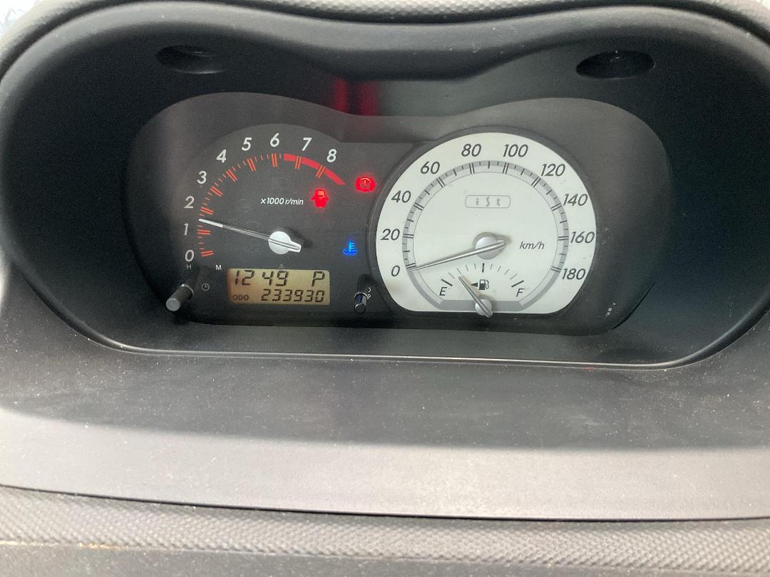 Photo '16' of Toyota IST Photo '16' of Toyota IST