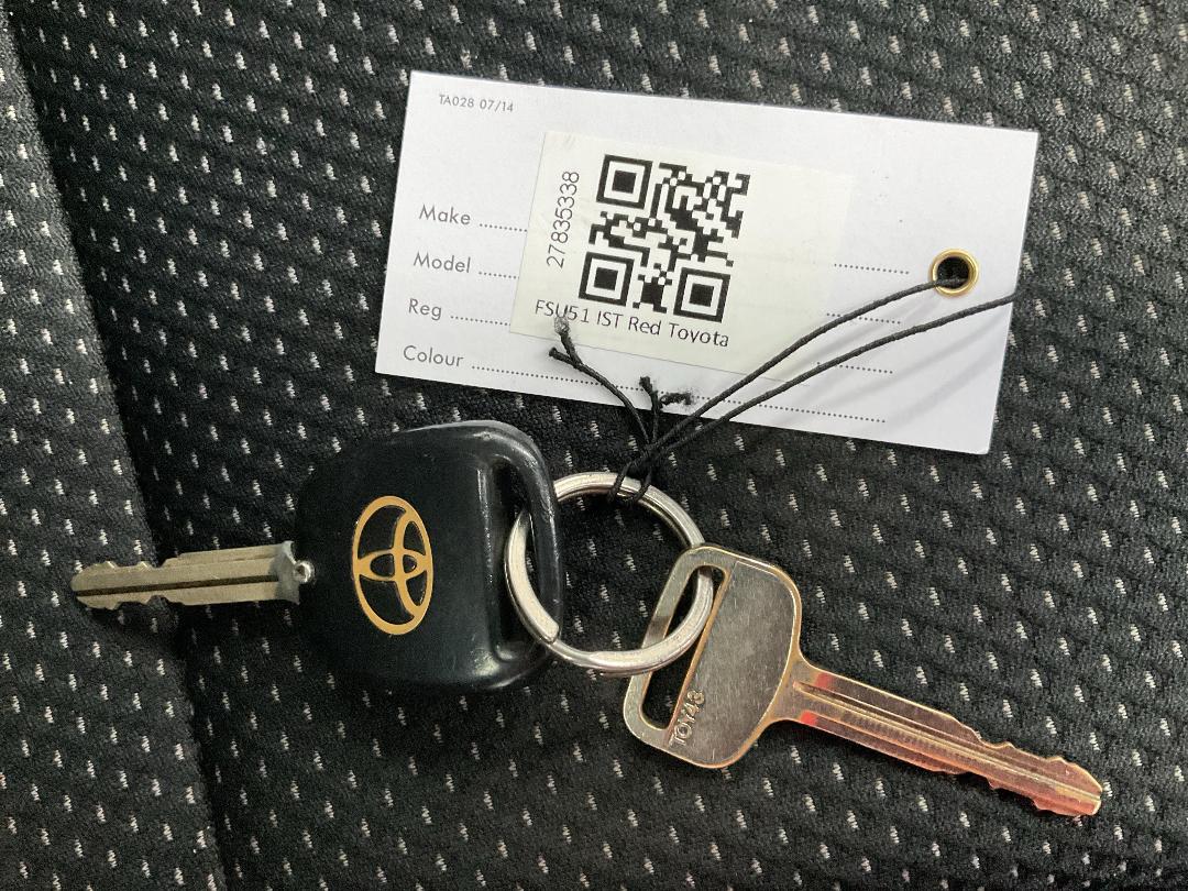 Photo '28' of Toyota IST Photo '28' of Toyota IST