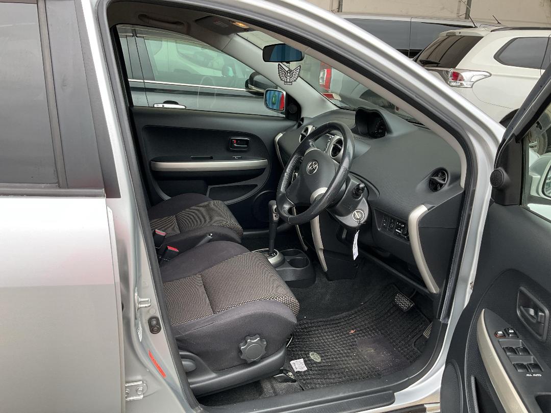 Photo '29' of Toyota IST