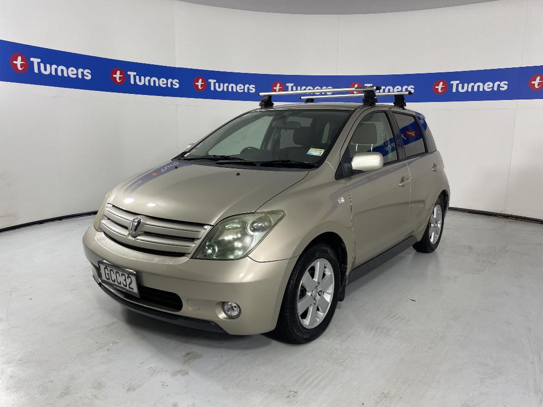 Photo '4' of Toyota IST Photo '4' of Toyota IST