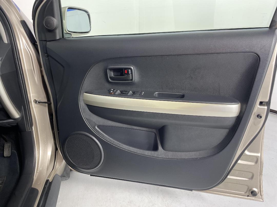 Photo '15' of Toyota IST Photo '15' of Toyota IST