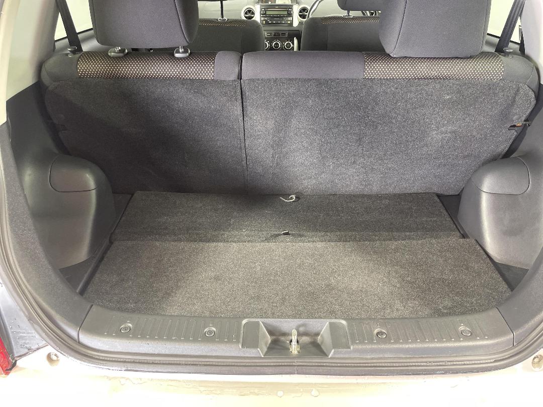 Photo '14' of Toyota IST Photo '14' of Toyota IST