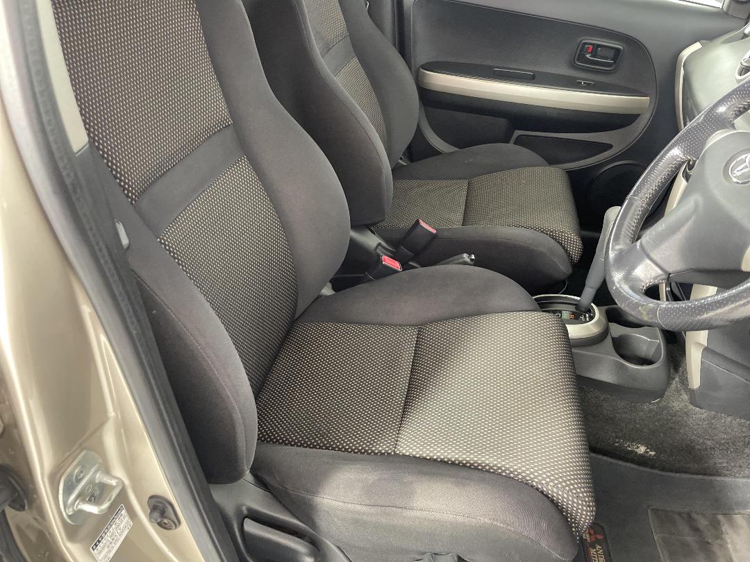 Photo '16' of Toyota IST Photo '16' of Toyota IST