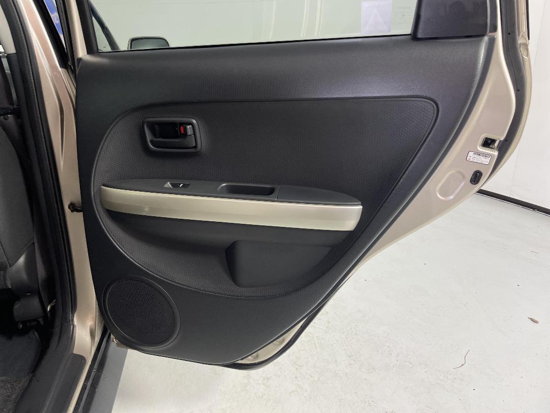 Photo '19' of Toyota IST Photo '19' of Toyota IST