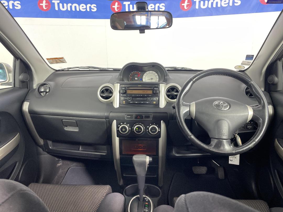 Photo '17' of Toyota IST Photo '17' of Toyota IST