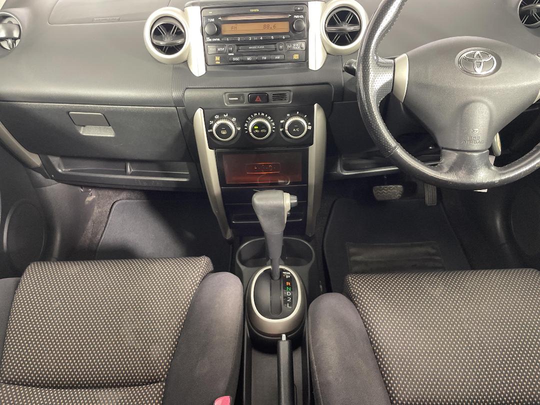 Photo '18' of Toyota IST Photo '18' of Toyota IST