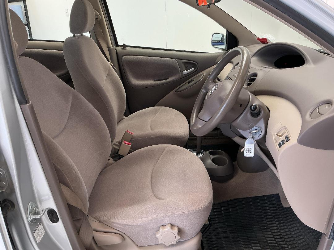 Photo '16' of Toyota Platz Photo '16' of Toyota Platz