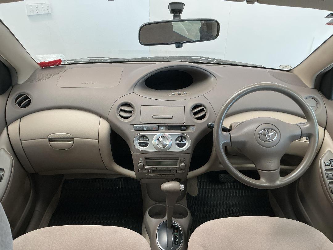 Photo '17' of Toyota Platz Photo '17' of Toyota Platz