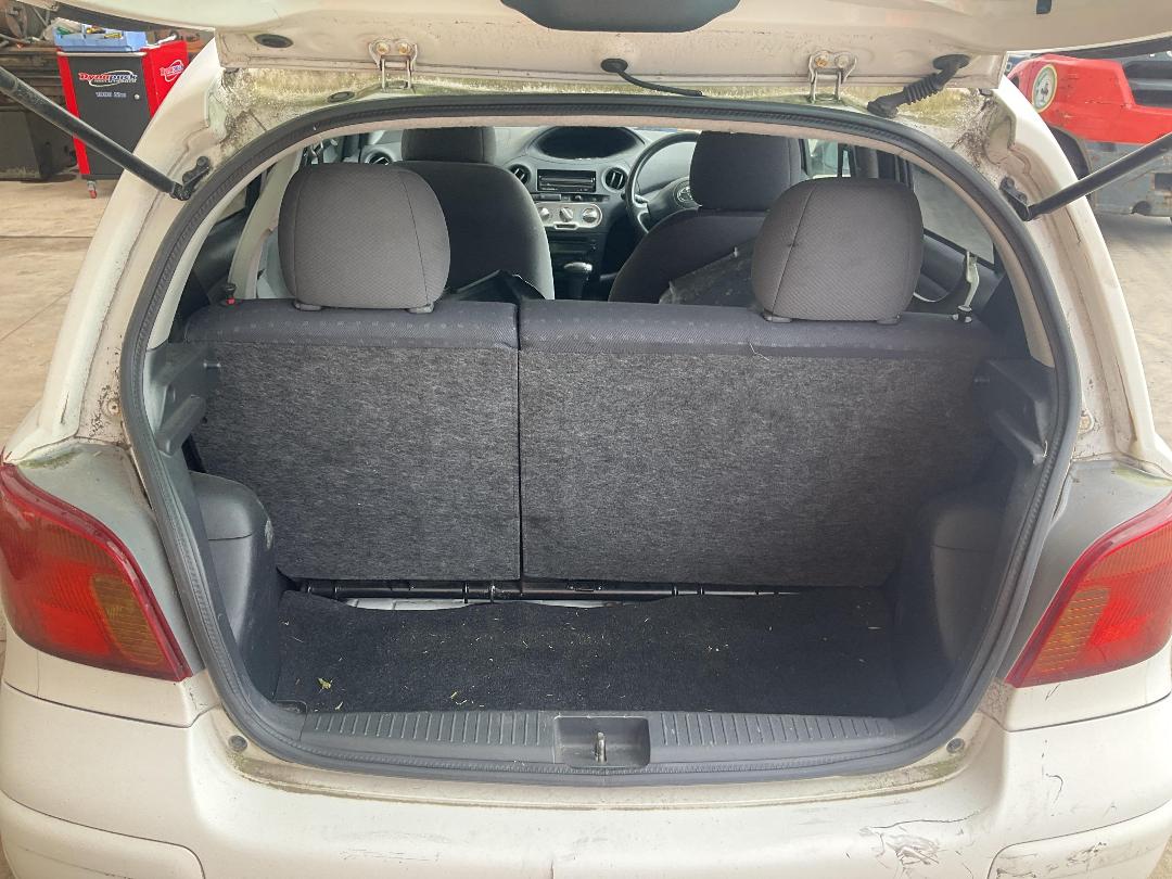 Photo '11' of Toyota Vitz