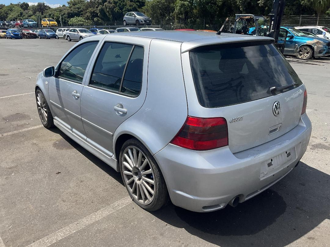 Photo '3' of Volkswagen Golf R32 Photo '3' of Volkswagen Golf R32