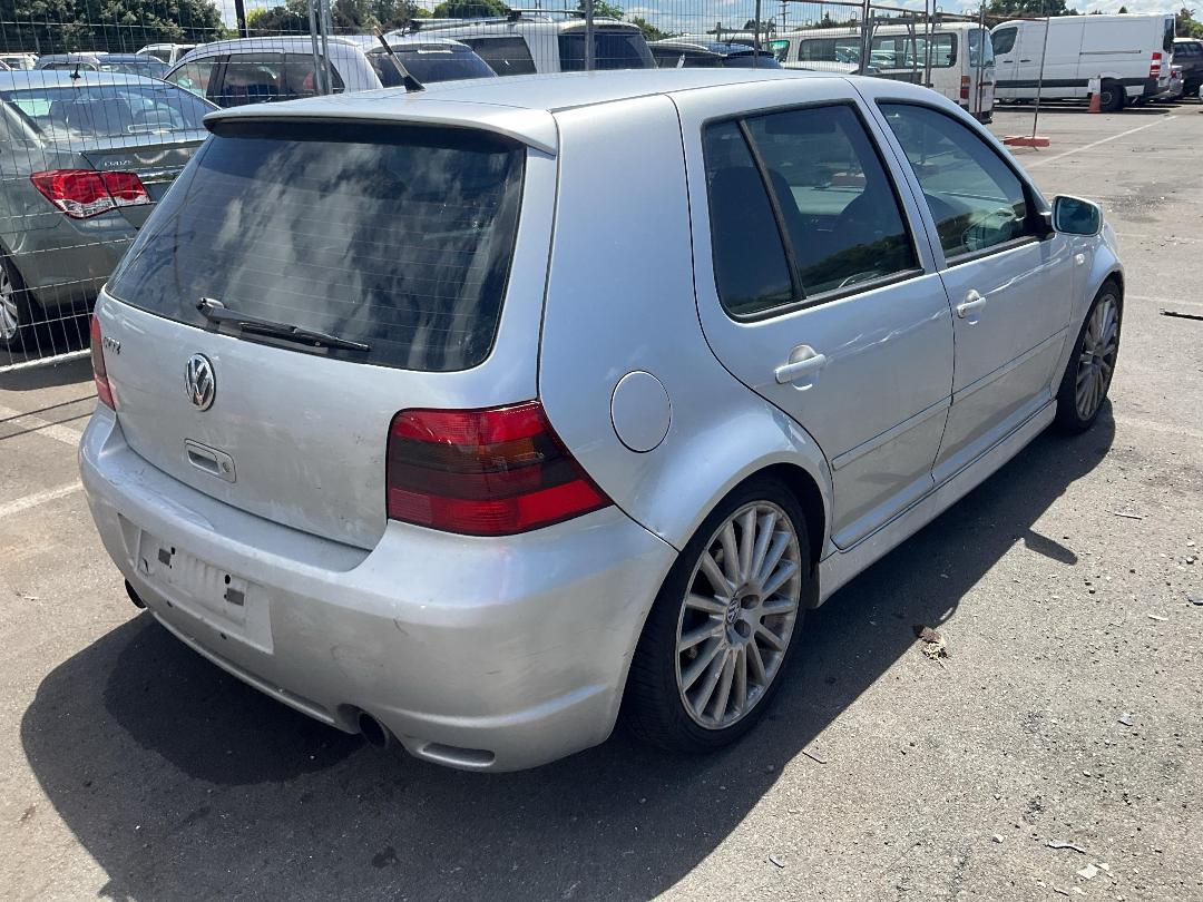 Photo '4' of Volkswagen Golf R32 Photo '4' of Volkswagen Golf R32