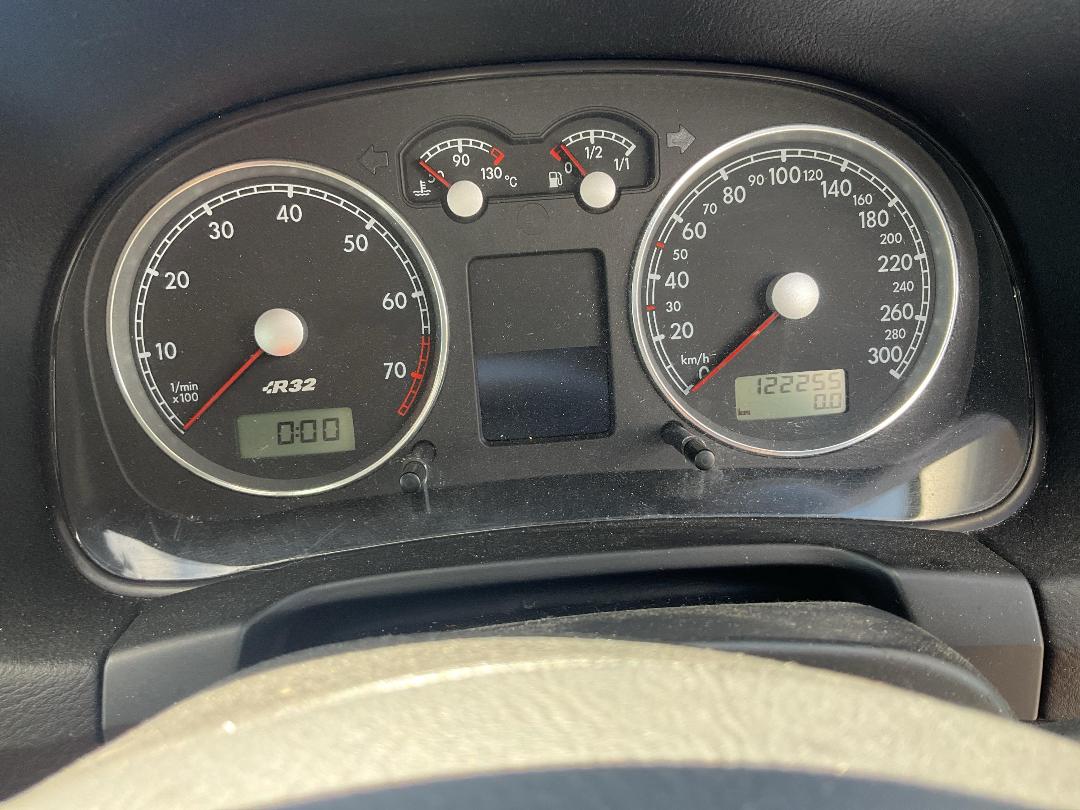 Photo '10' of Volkswagen Golf R32 Photo '10' of Volkswagen Golf R32