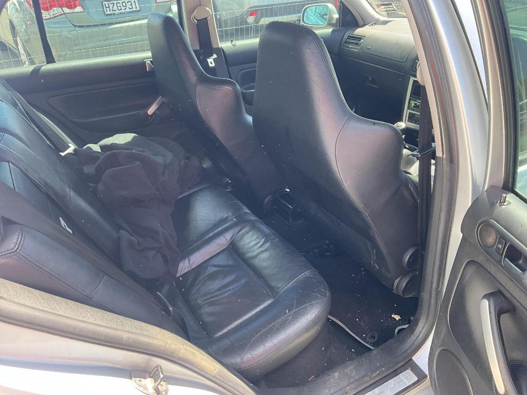 Photo '12' of Volkswagen Golf R32 Photo '12' of Volkswagen Golf R32