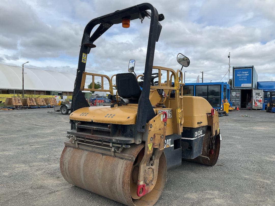 Photo '4' of Caterpillar CB-334E Roller