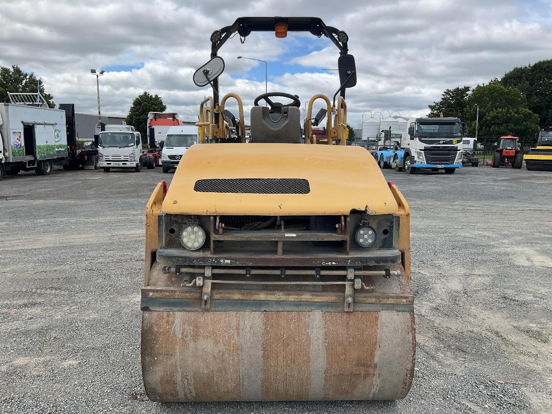 Photo '9' of Caterpillar CB-334E Roller