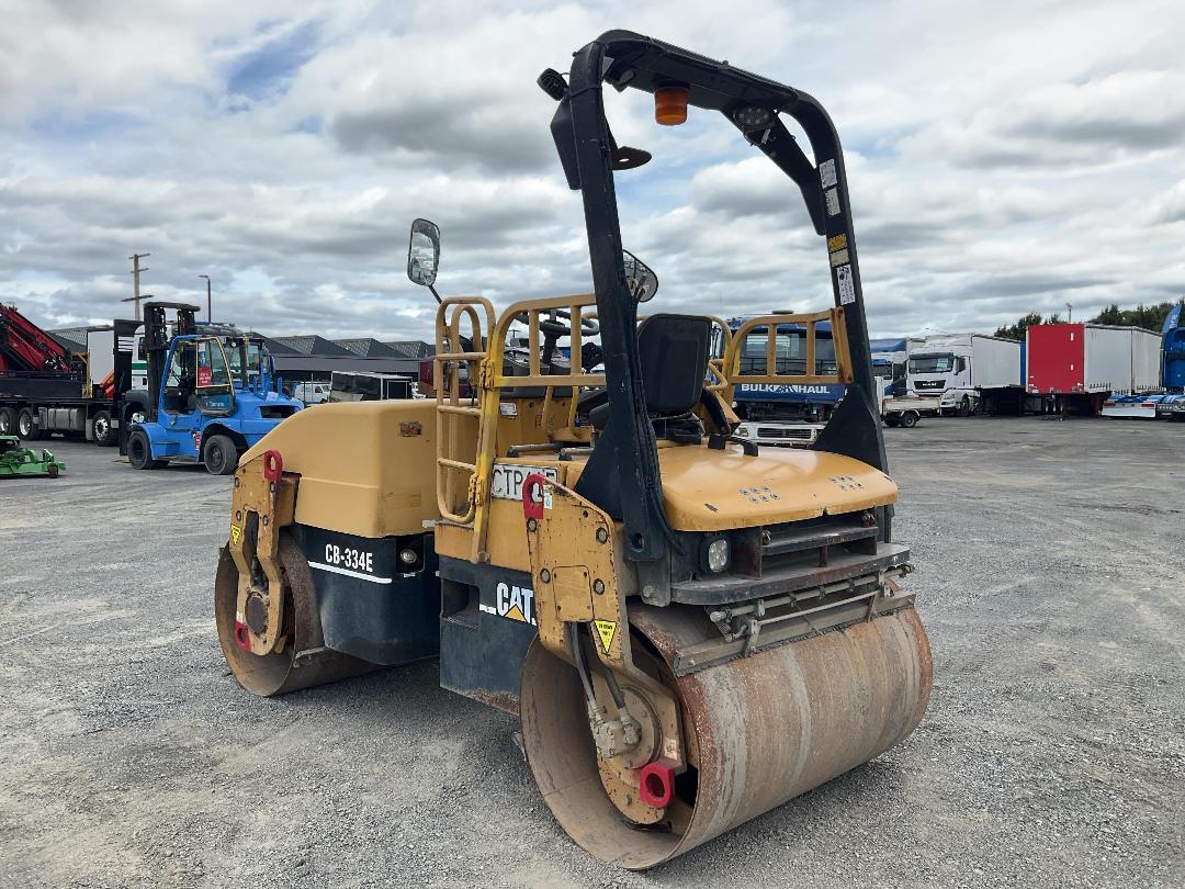 Photo '6' of Caterpillar CB-334E Roller