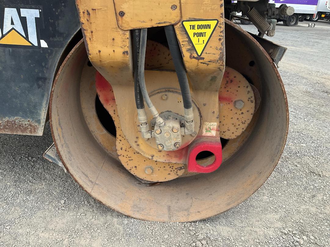 Photo '19' of Caterpillar CB-334E Roller