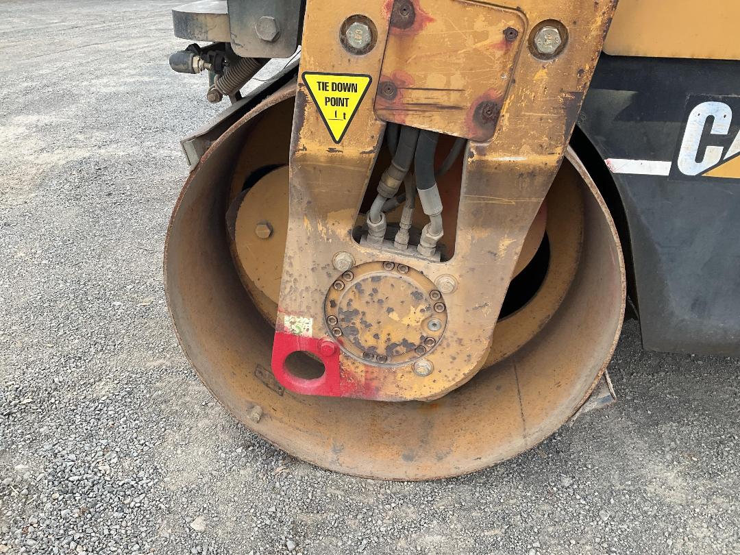 Photo '21' of Caterpillar CB-334E Roller