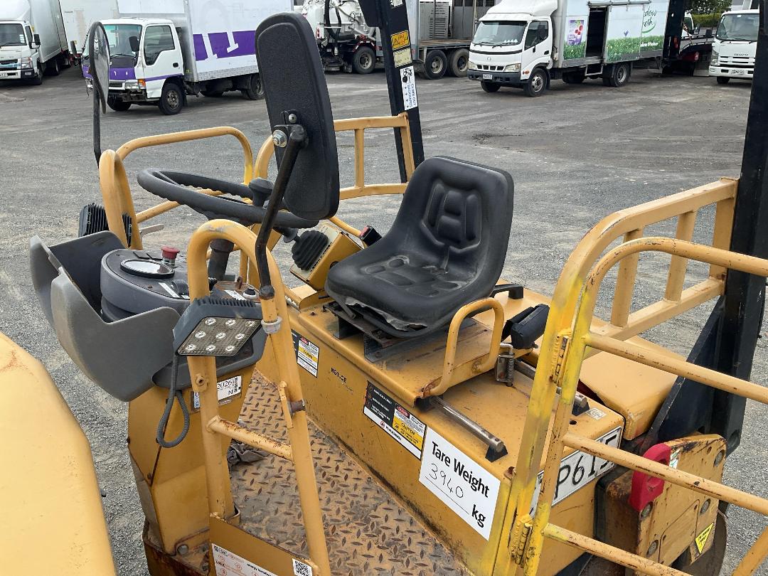 Photo '10' of Caterpillar CB-334E Roller