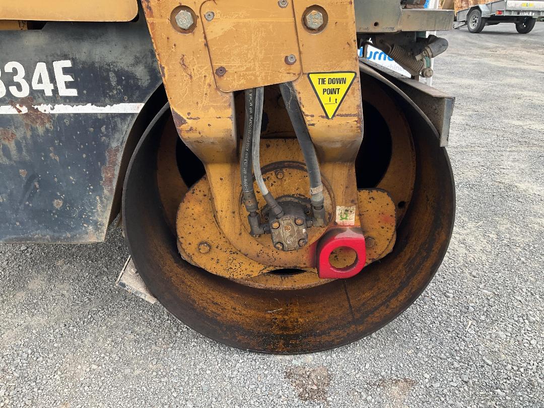 Photo '22' of Caterpillar CB-334E Roller