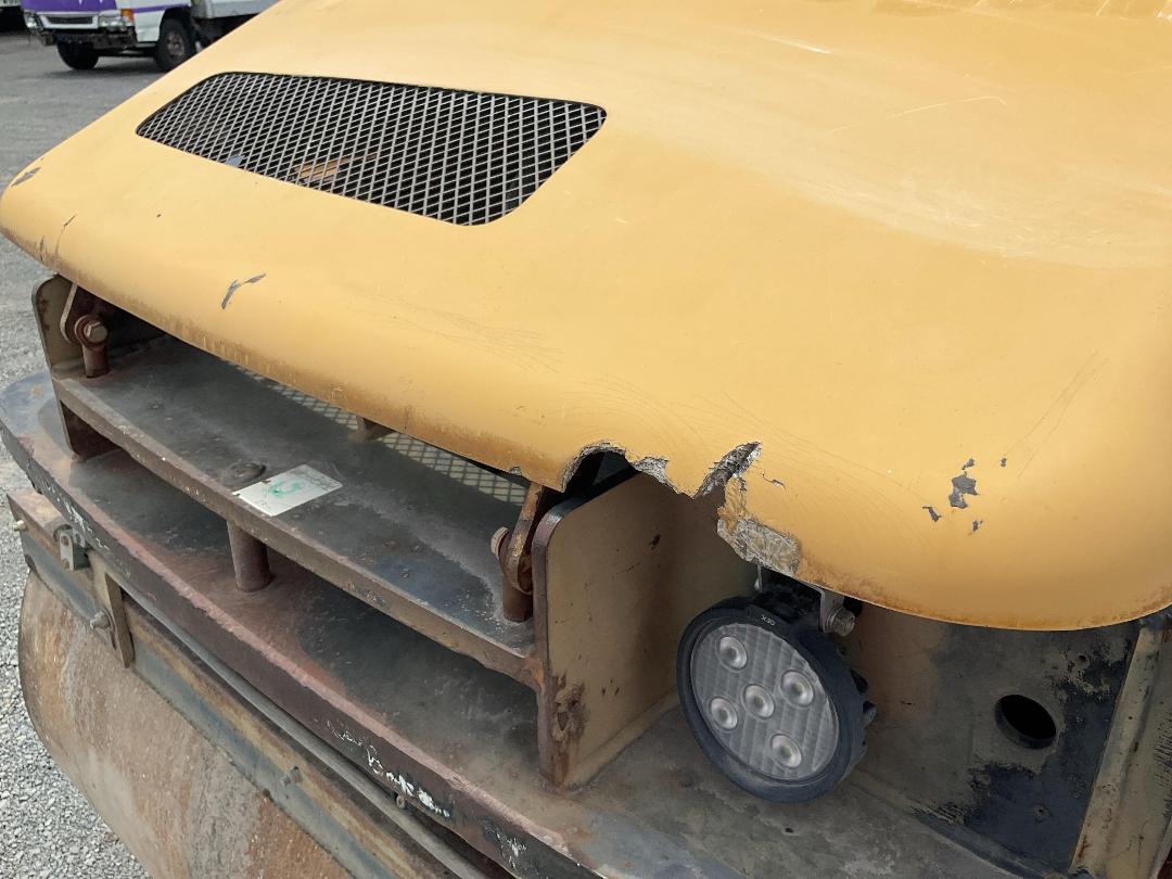 Photo '23' of Caterpillar CB-334E Roller