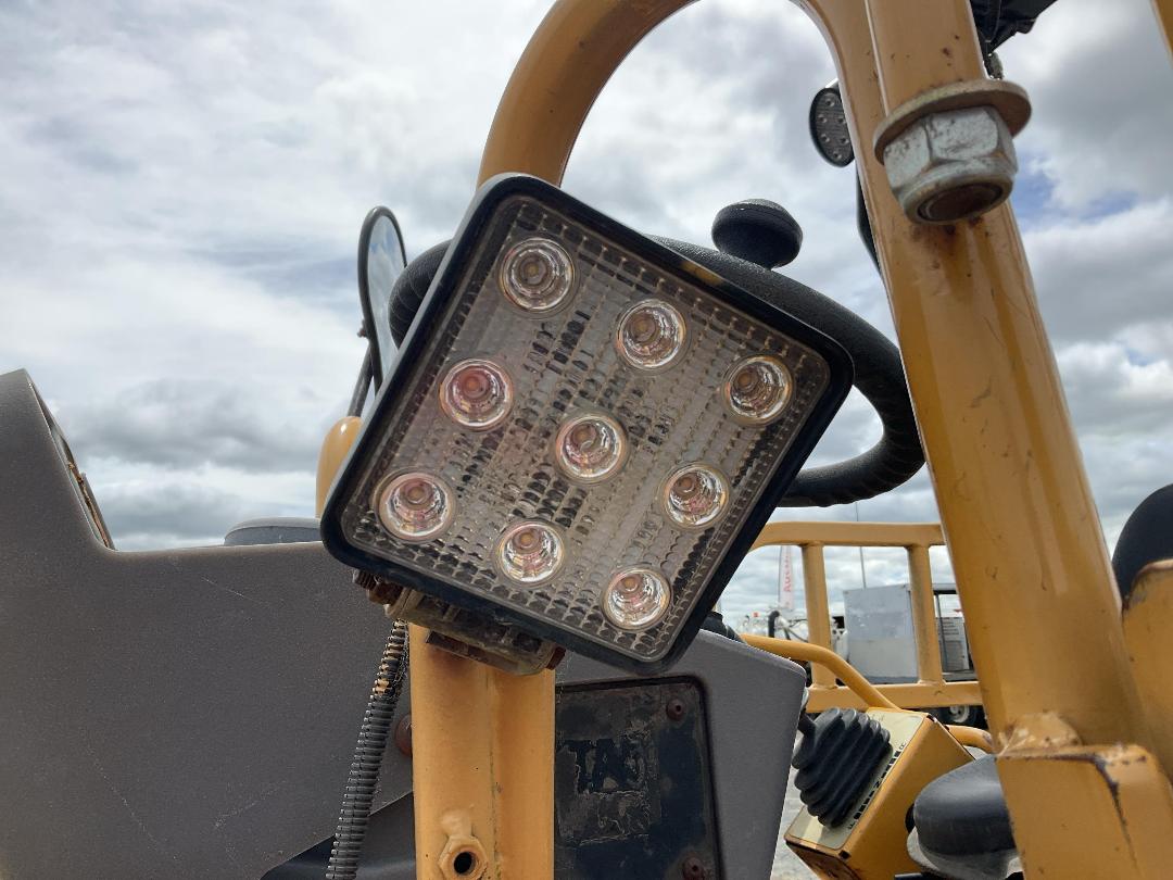 Photo '29' of Caterpillar CB-334E Roller