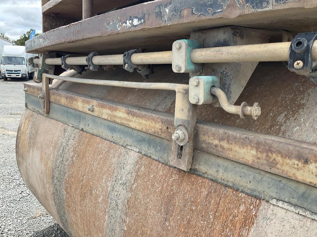 Photo '18' of Caterpillar CB-334E Roller