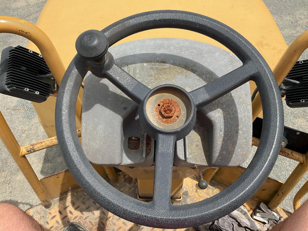 Photo '12' of Caterpillar CB-334E Roller