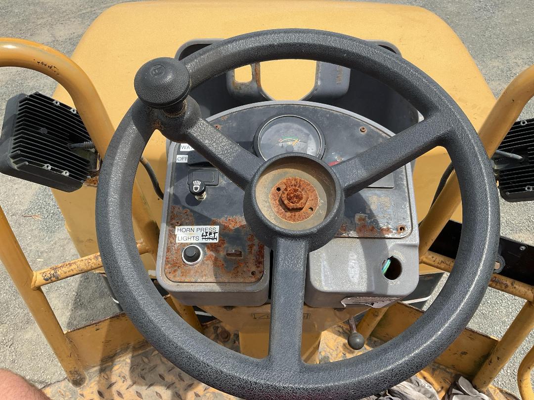 Photo '11' of Caterpillar CB-334E Roller