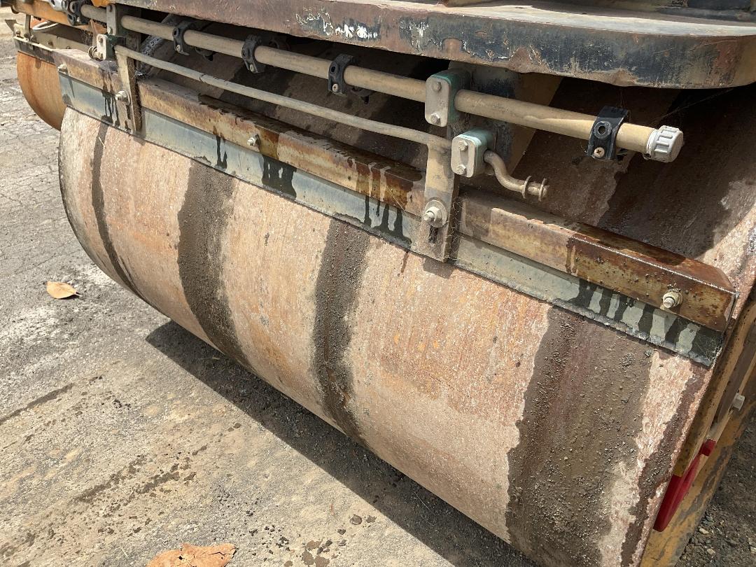 Photo '17' of Caterpillar CB-334E Roller