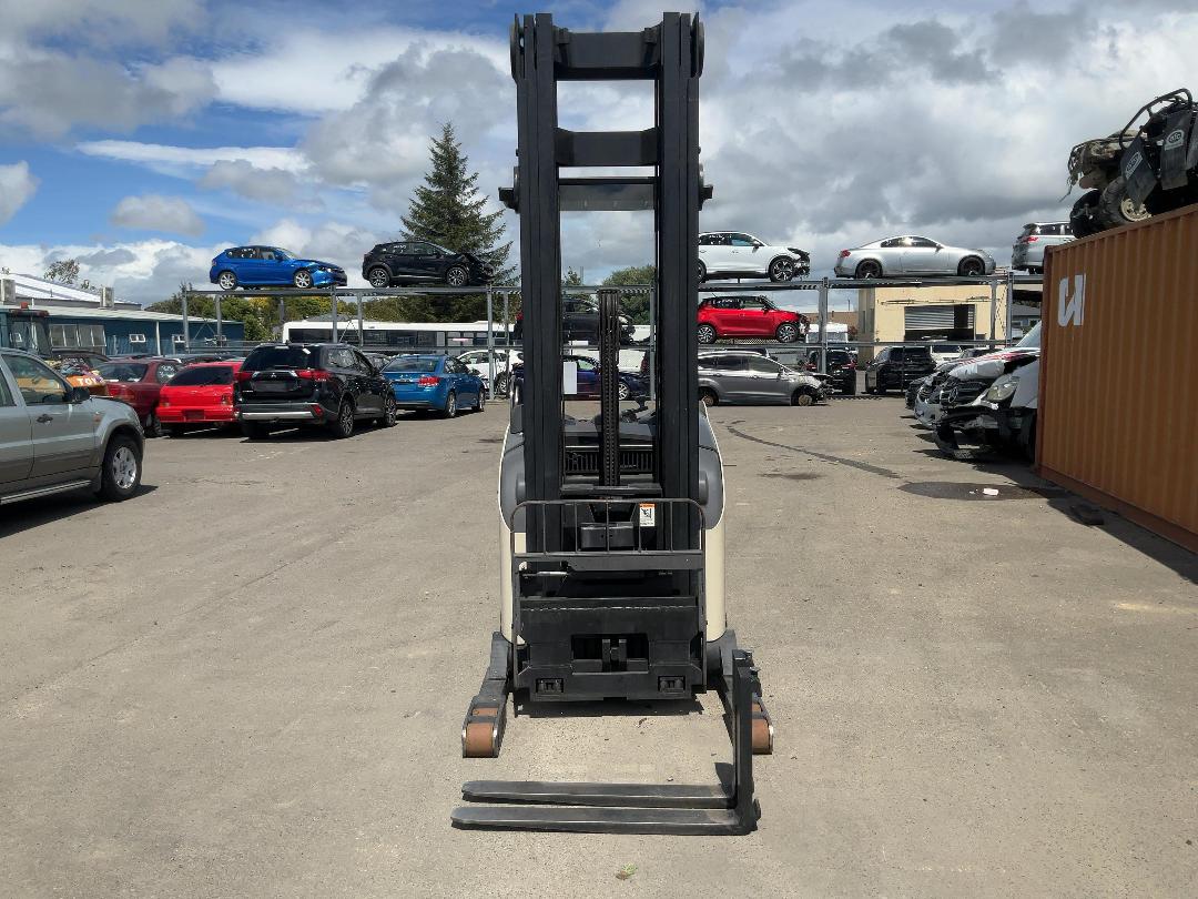 Photo '10' of Crown RR5220 Reach Truck Photo '10' of Crown RR5220 Reach Truck