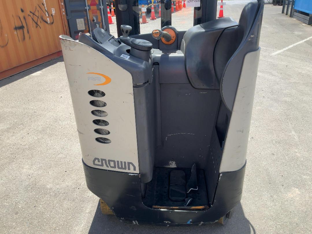Photo '11' of Crown RR5220 Reach Truck Photo '11' of Crown RR5220 Reach Truck