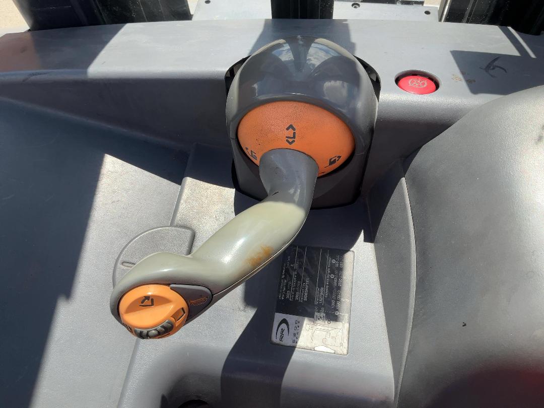 Photo '13' of Crown RR5220 Reach Truck Photo '13' of Crown RR5220 Reach Truck