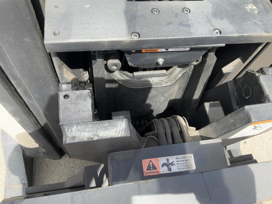 Photo '17' of Crown RR5220 Reach Truck Photo '17' of Crown RR5220 Reach Truck