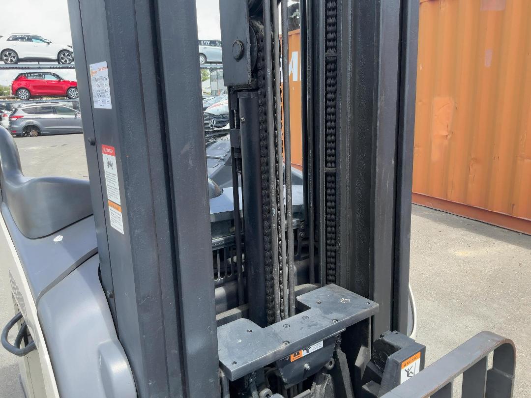 Photo '18' of Crown RR5220 Reach Truck Photo '18' of Crown RR5220 Reach Truck