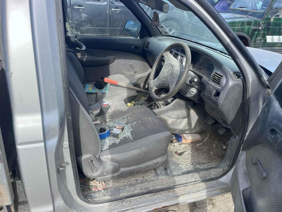 Photo '8' of Ford Courier XL TD C/CAB