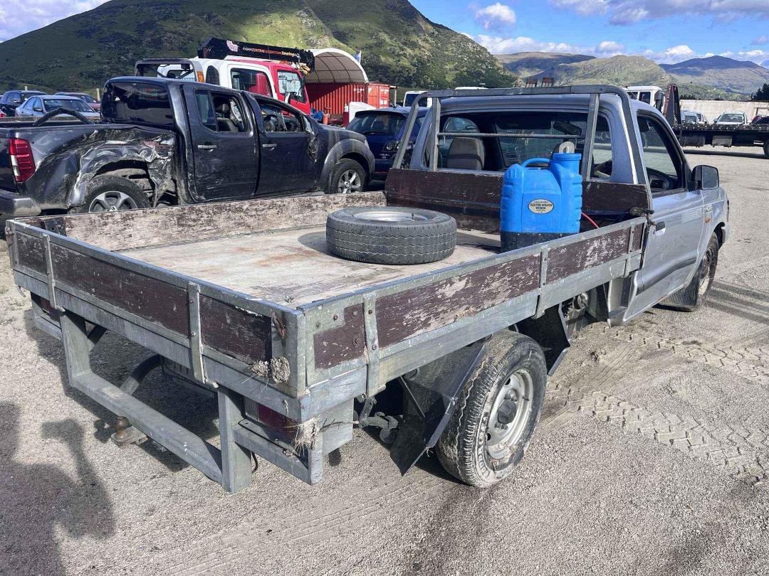 Photo '10' of Ford Courier XL TD C/CAB