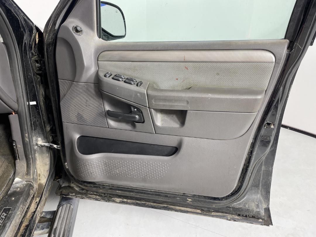 Photo '15' of Ford Explorer