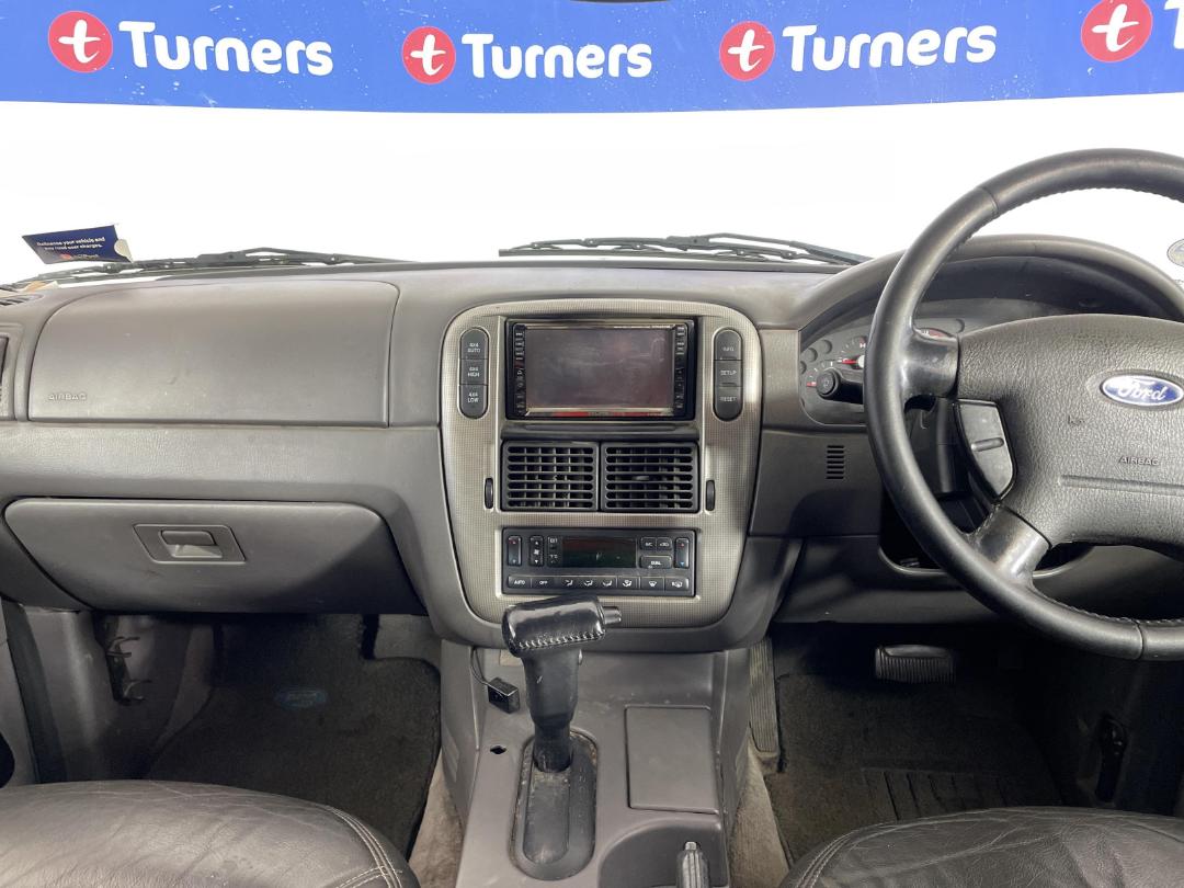 Photo '17' of Ford Explorer