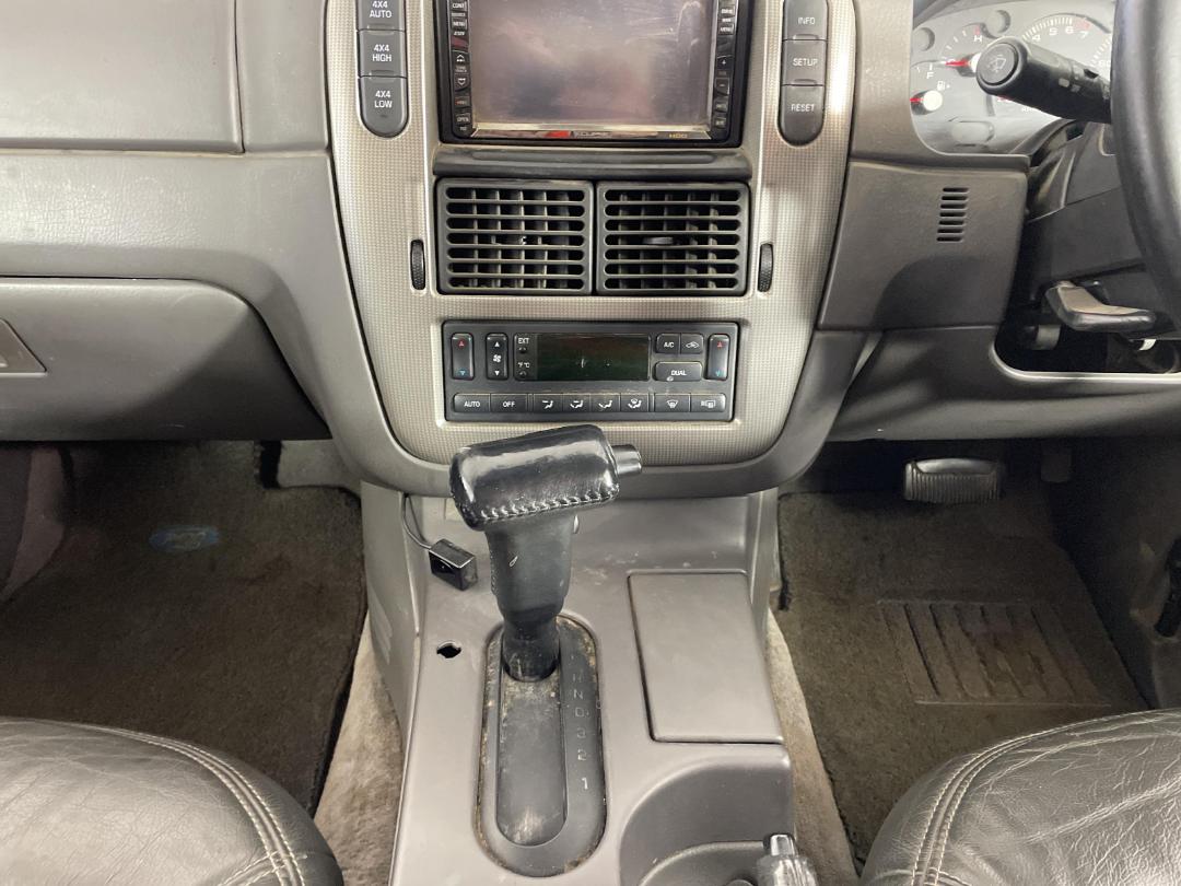 Photo '18' of Ford Explorer