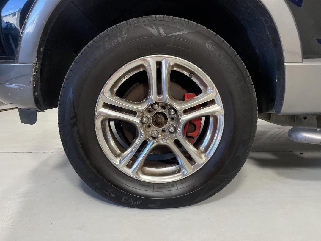 Photo '8' of Ford Explorer XLT Photo '8' of Ford Explorer XLT