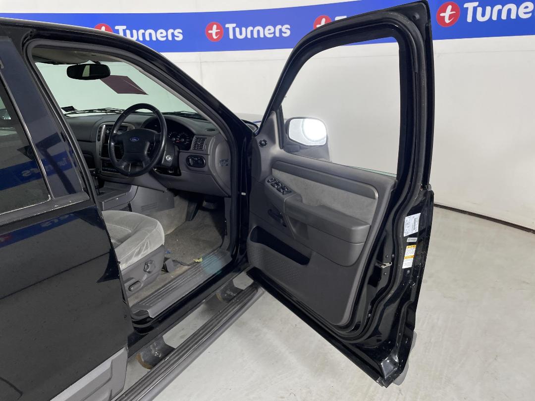 Photo '12' of Ford Explorer XLT Photo '12' of Ford Explorer XLT