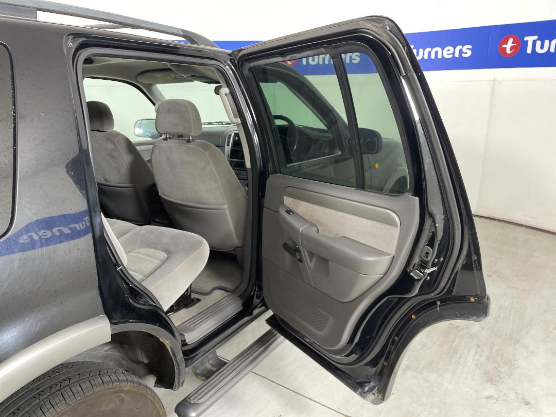 Photo '17' of Ford Explorer XLT Photo '17' of Ford Explorer XLT